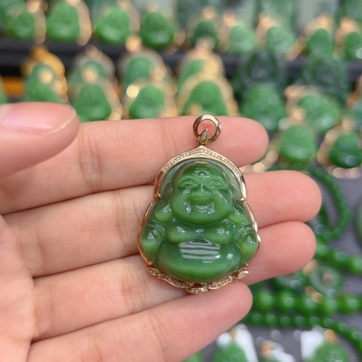 颈饰18K金镶嵌和田玉（碧玉）