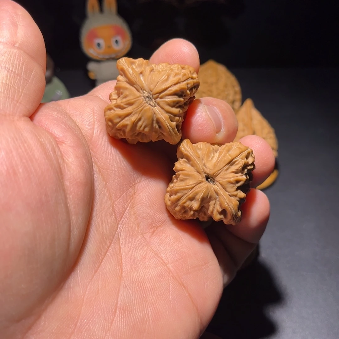 把件文玩核桃35mm原树白蛇谷