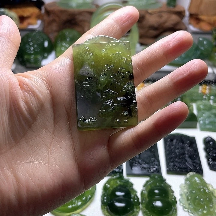 蛇纹石玉未镶嵌颈饰