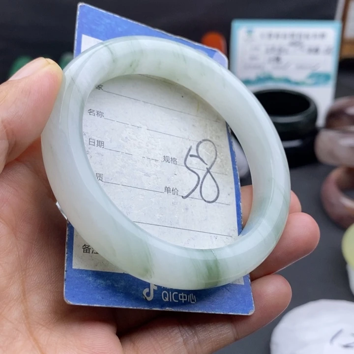 未镶嵌手镯石英质玉