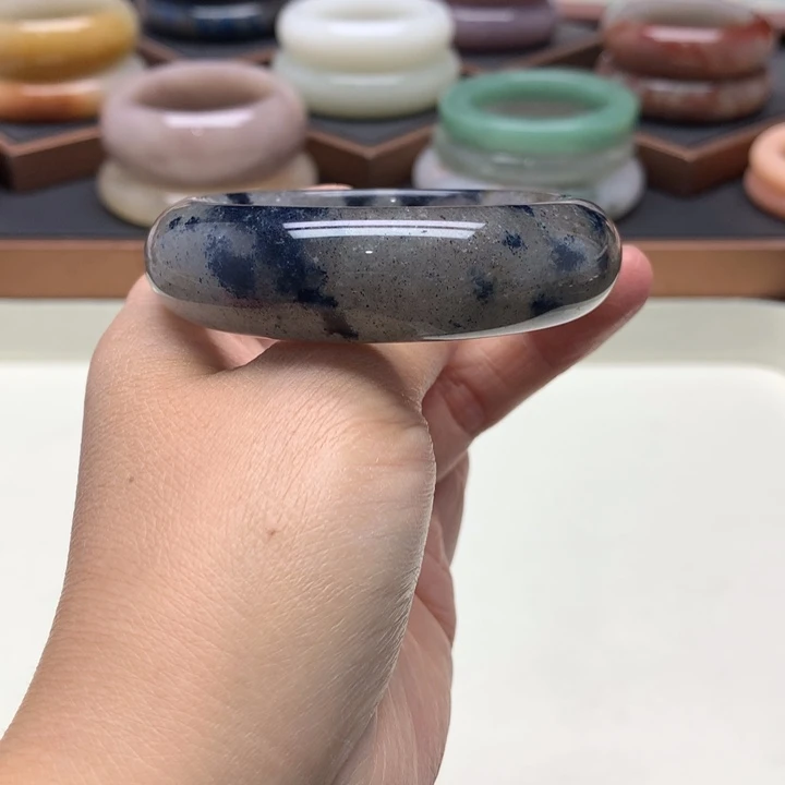 未镶嵌手镯石英质玉