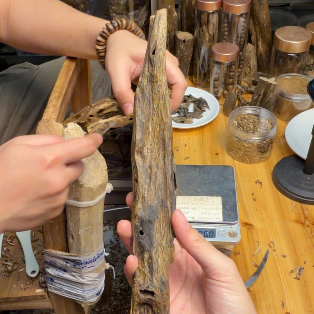 沉香沉香碎屑蓝宝石57克