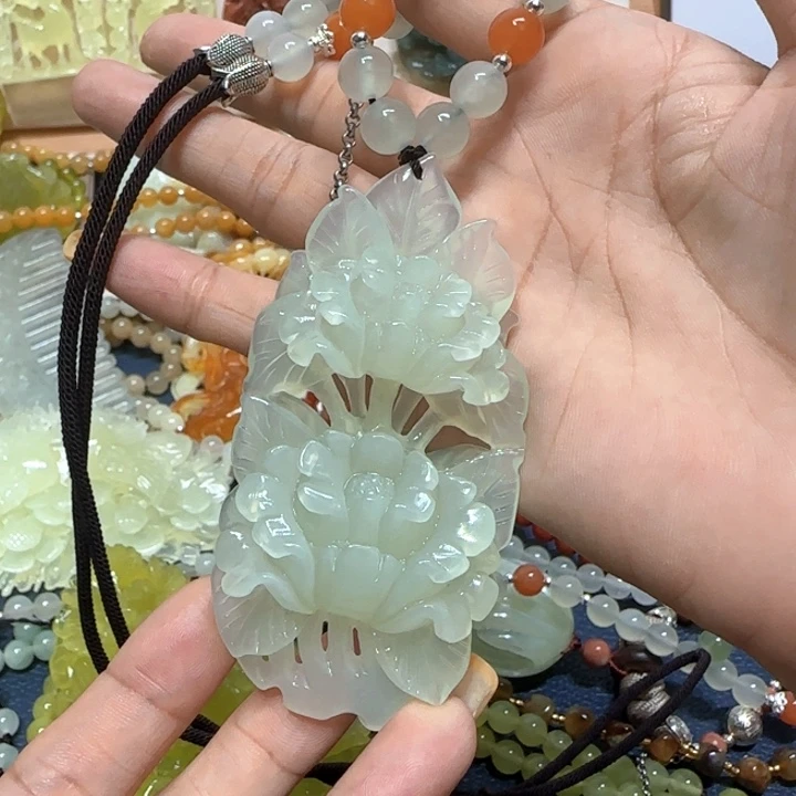 合金蛇纹石玉吊坠