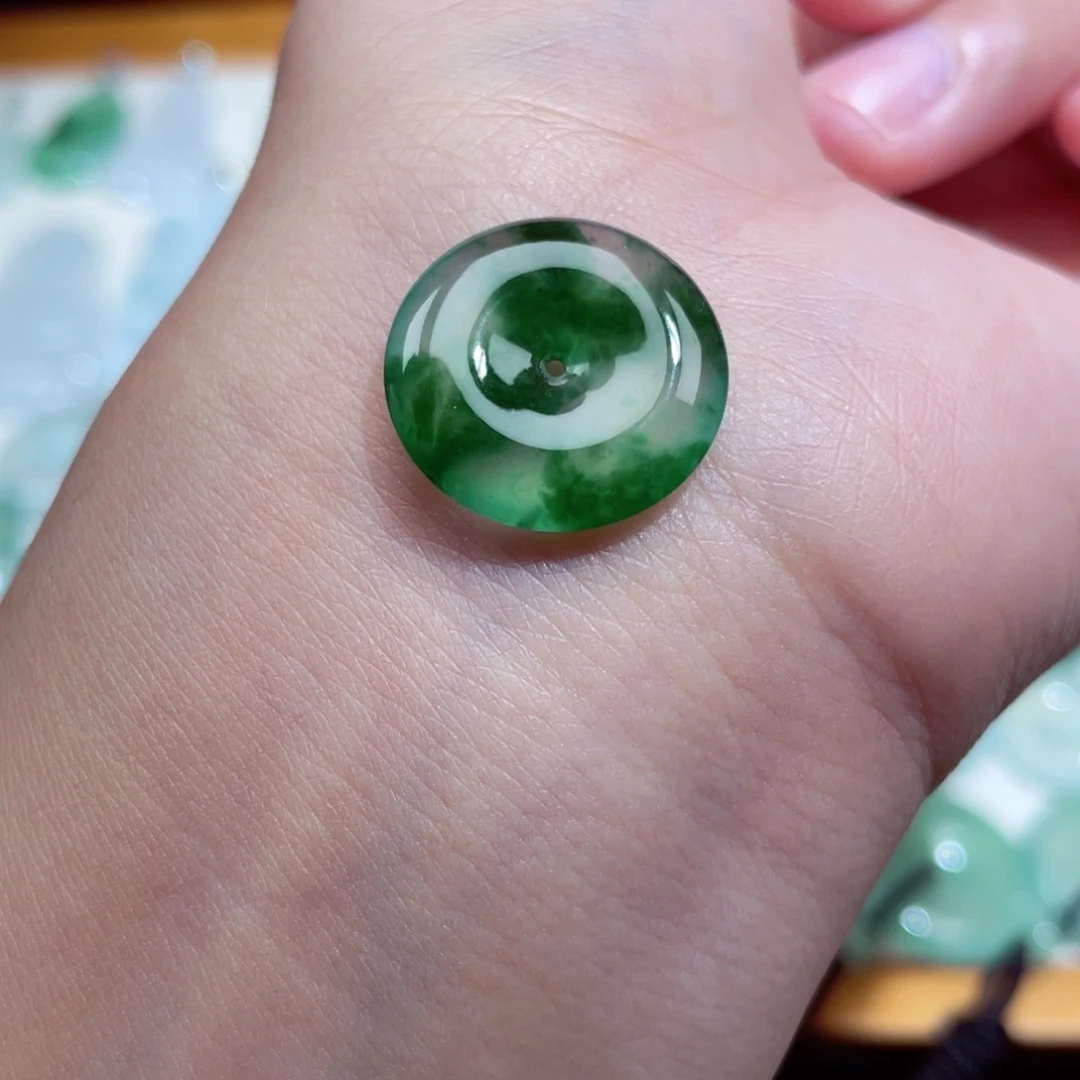 翡翠未镶嵌颈饰扣子