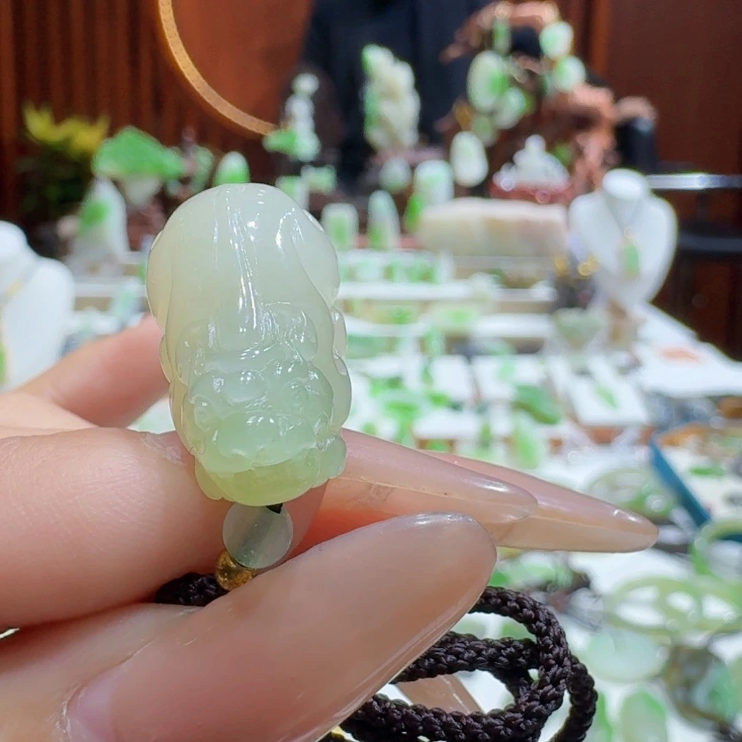 和田玉翠青貔貅未镶嵌