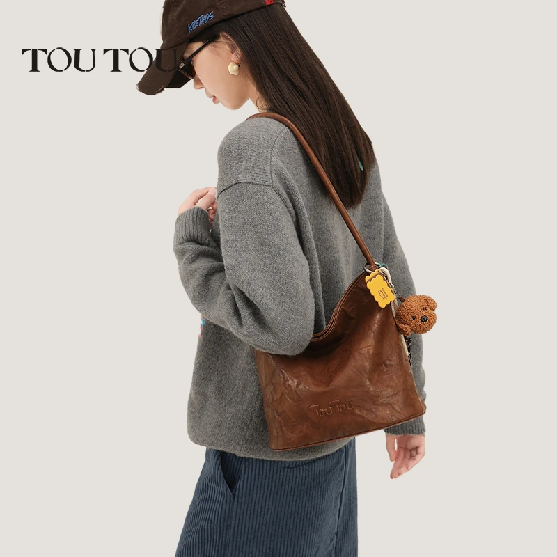 toutou2025新款原创通勤水桶包高级感仿植鞣软皮大容量单肩腋下包