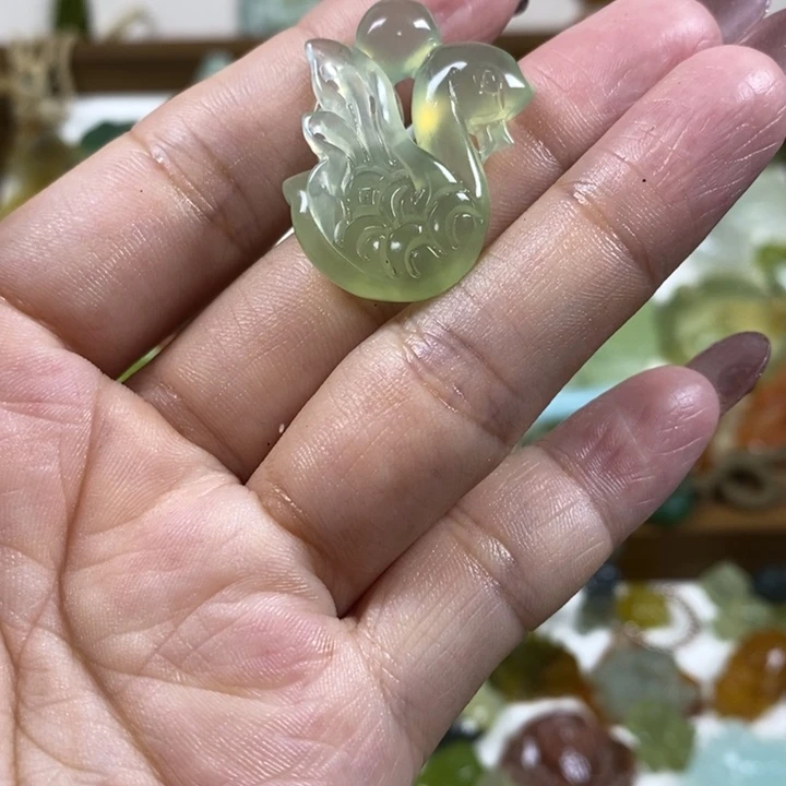未镶嵌蛇纹石玉吊坠