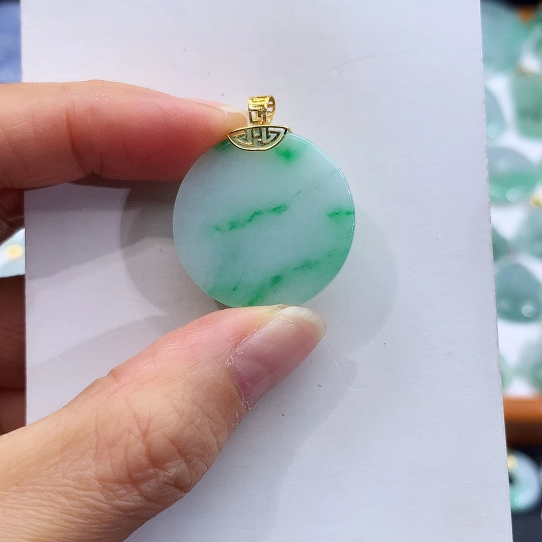 翡翠18K金镶嵌颈饰翡翠吊坠