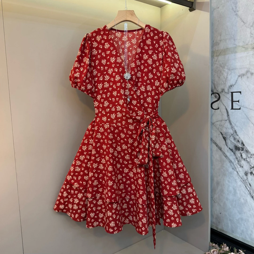2025夏季新款碎花v领系带收腰A摆女人味显瘦时尚洋气连衣裙7132