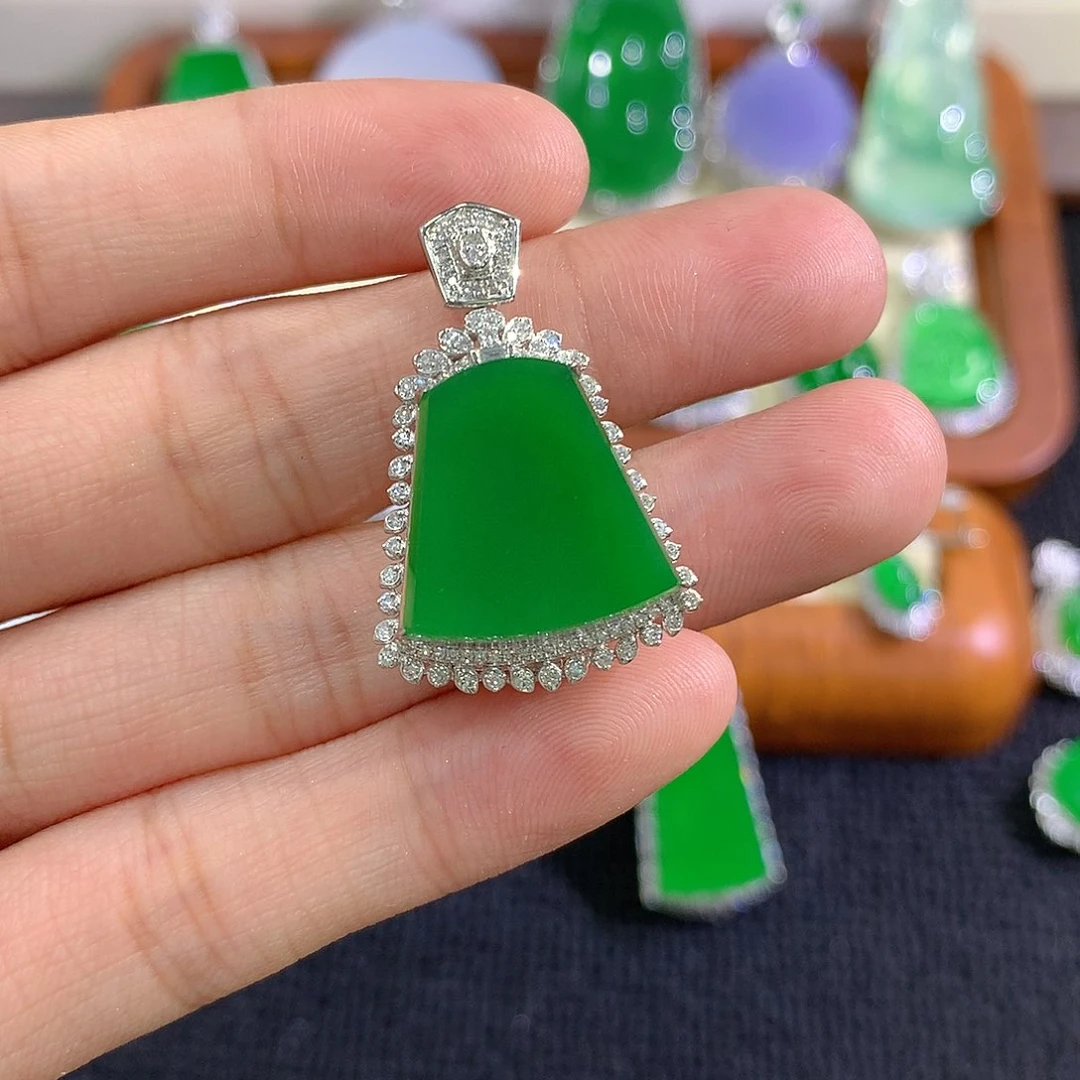 【闪购商品】吊坠(不含链)18K金镶嵌翡翠无事牌