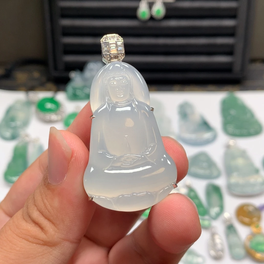 小***成颈饰18K金镶嵌翡翠