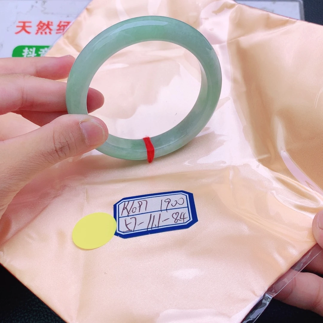 翡翠手镯未镶嵌翡翠