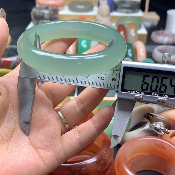 未镶嵌手镯石英质玉