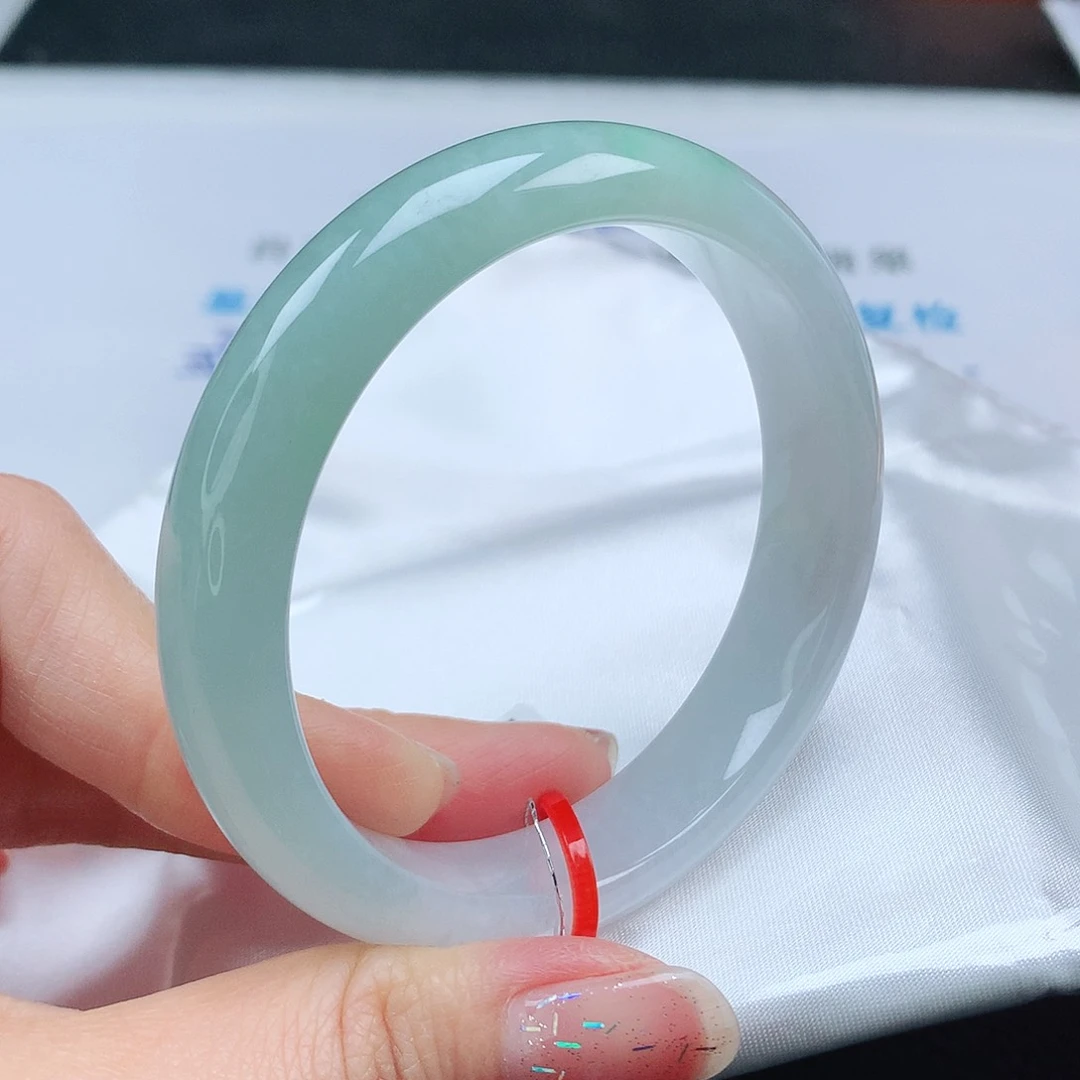 翡翠手镯未镶嵌54圈