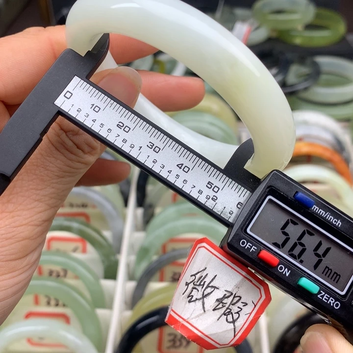 蛇纹石玉未镶嵌手镯341