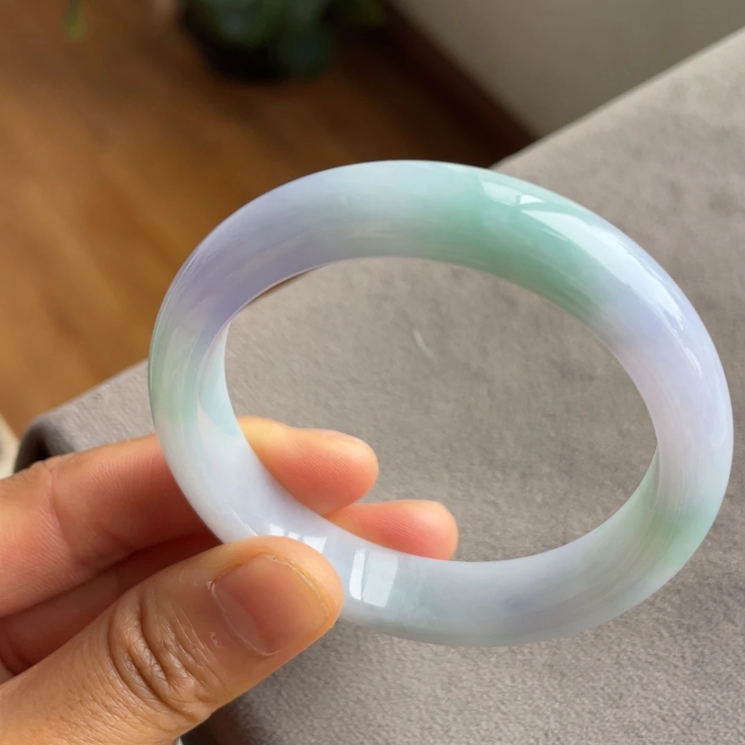 翡翠未镶嵌手镯春彩