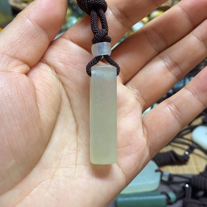 蛇纹石玉未镶嵌挂件
