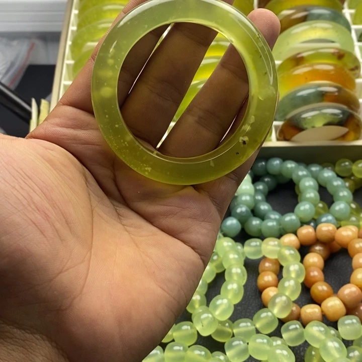 岫玉未镶嵌手镯（圆镯）