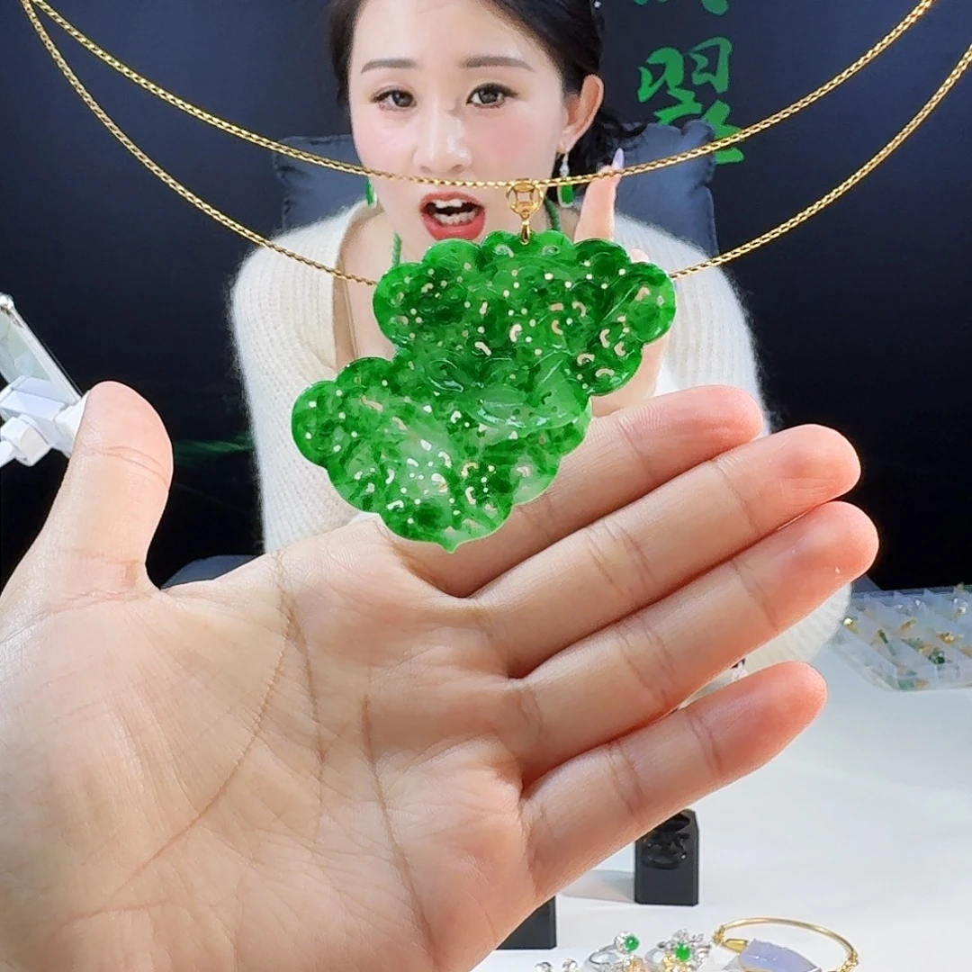 翡翠18K金镶嵌吊坠(赠链)多样性发货发其一发18k镶嵌赠银项圈有瑕