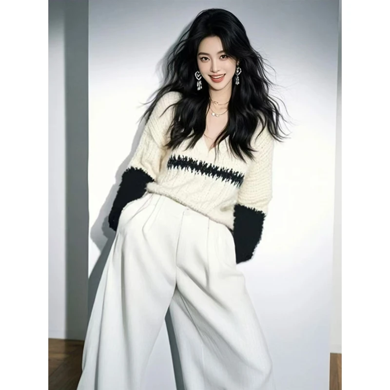 2024新款韩系慵懒设计感上衣黑白撞色v领内搭加厚针织毛衣女冬季