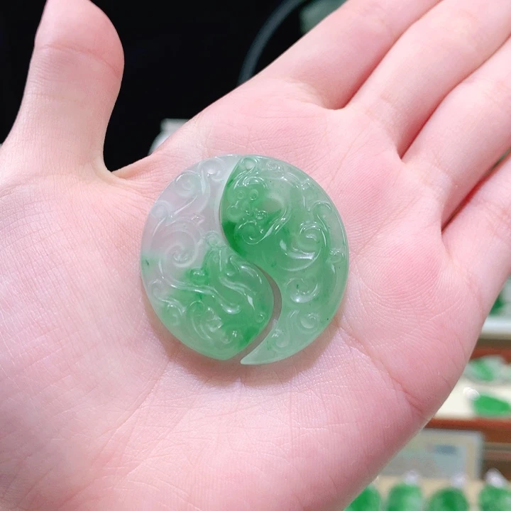 石英质玉（非洲翠）未镶嵌颈饰