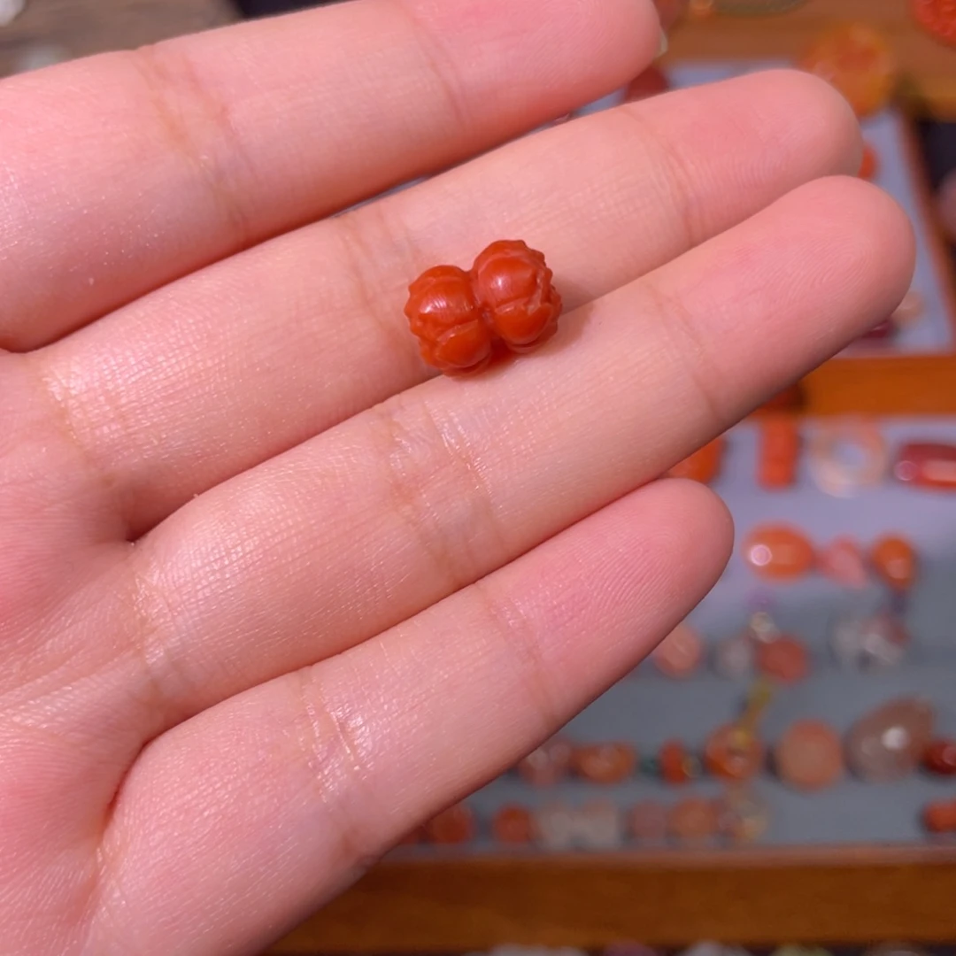 南红玛瑙满色满肉并蒂莲卡8.8左右未镶嵌