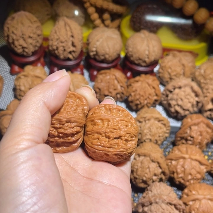 龙***门大叶紫檀（黑酸枝木类）