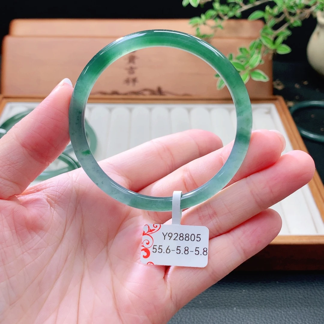 翡翠未镶嵌手镯（圆镯）