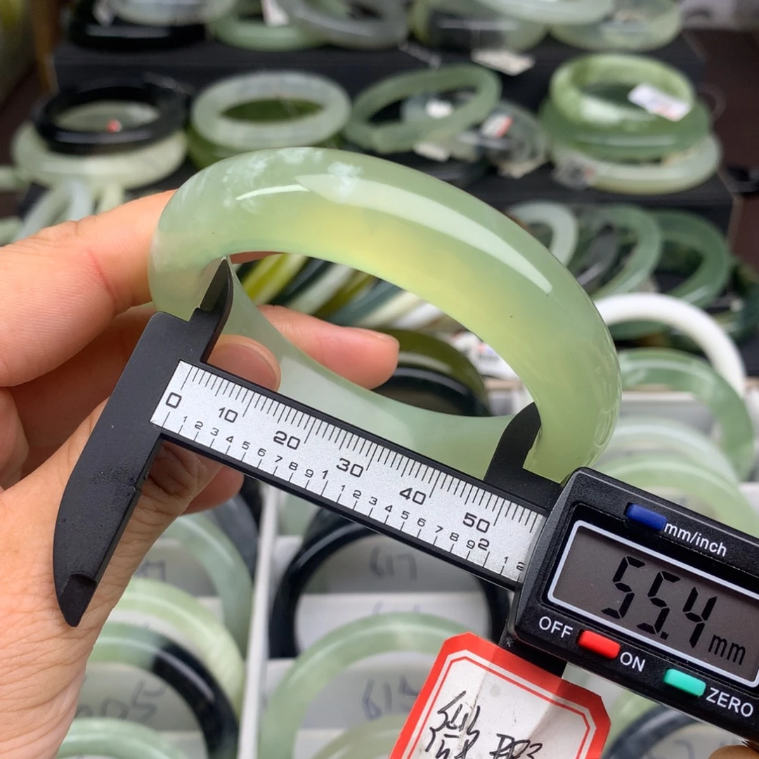 蛇纹石玉未镶嵌手镯615