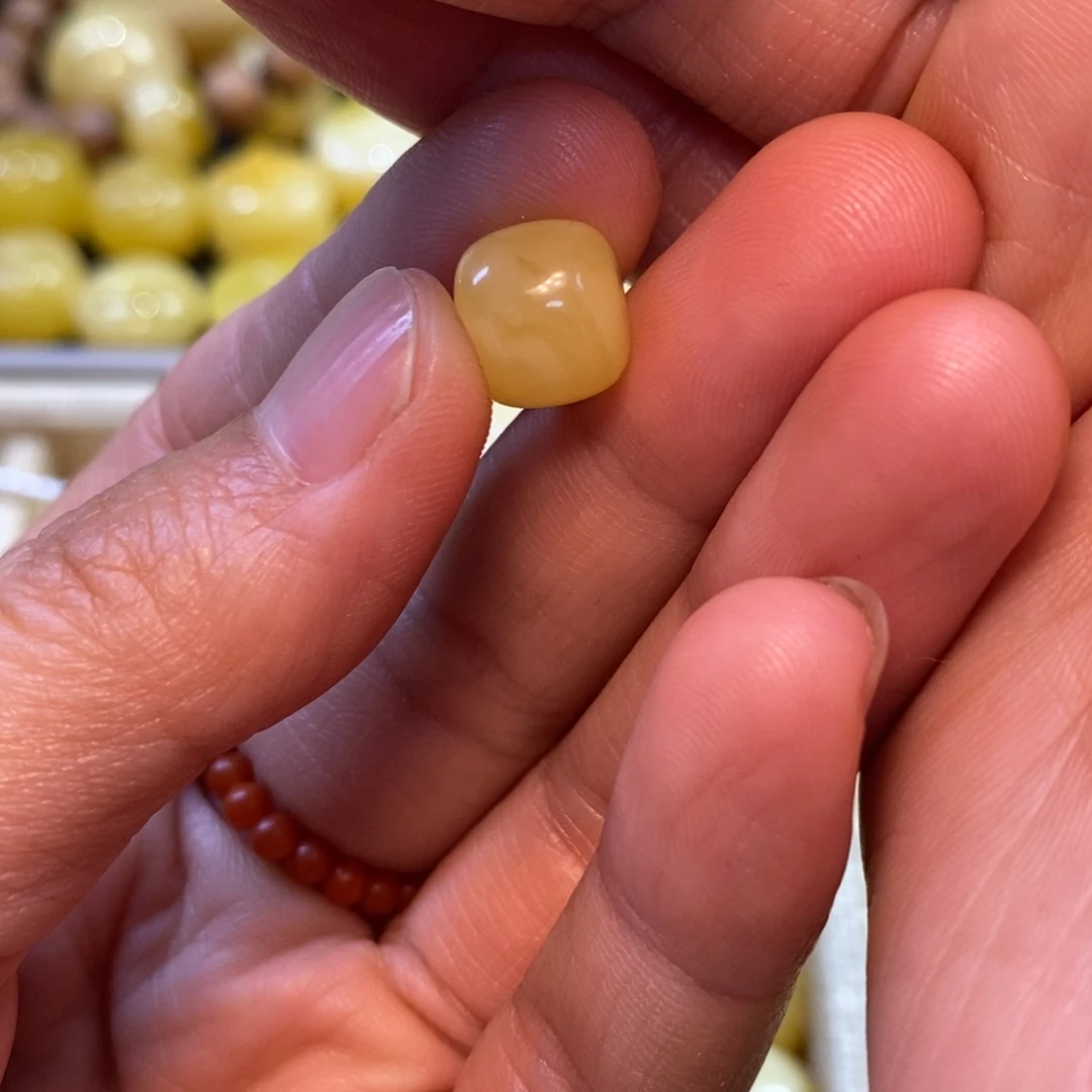 琥珀未镶嵌裸石原矿蜜蜡配珠