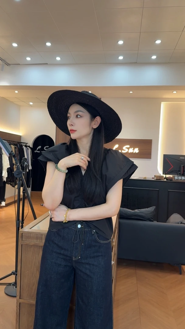 短款夏季褶皱设计感V领气质女装衬衫飞飞袖小众纯色衬衣上衣