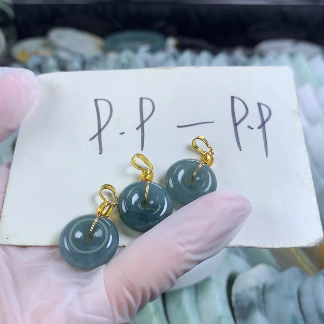 翡翠未镶嵌颈饰多样性发一件