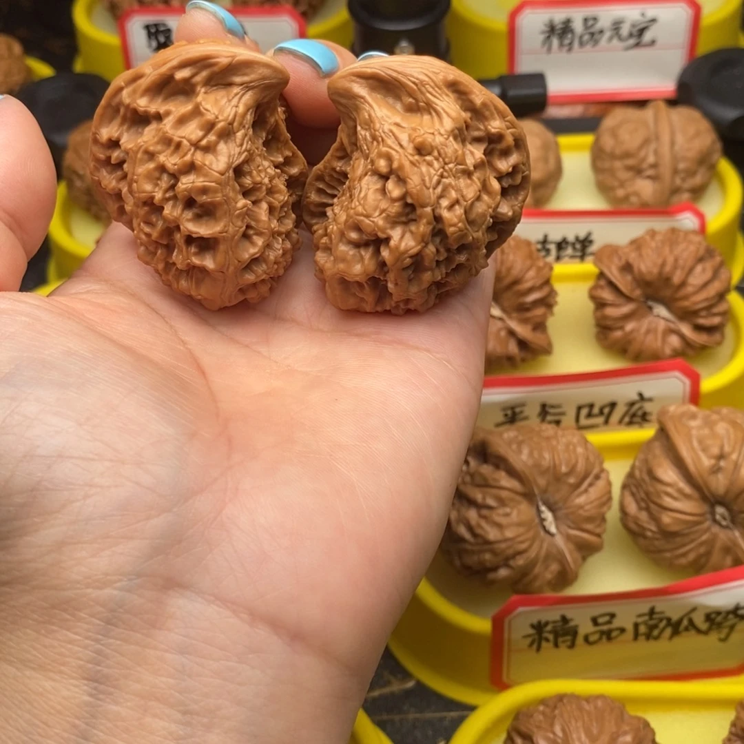 上***者文玩核桃吊坠座山雕