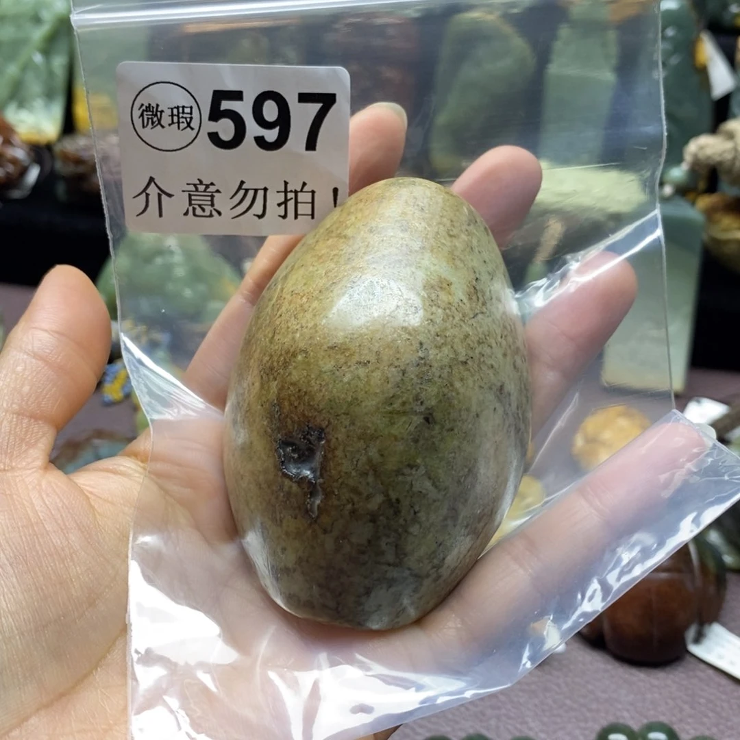 未镶嵌岫岩河磨玉（透闪石质玉）把件