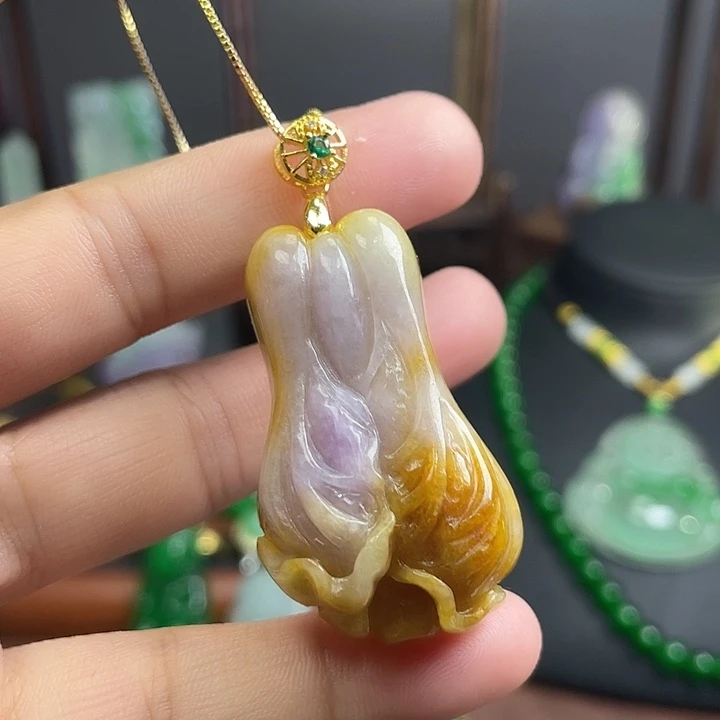 翡翠未镶嵌吊坠(赠链)