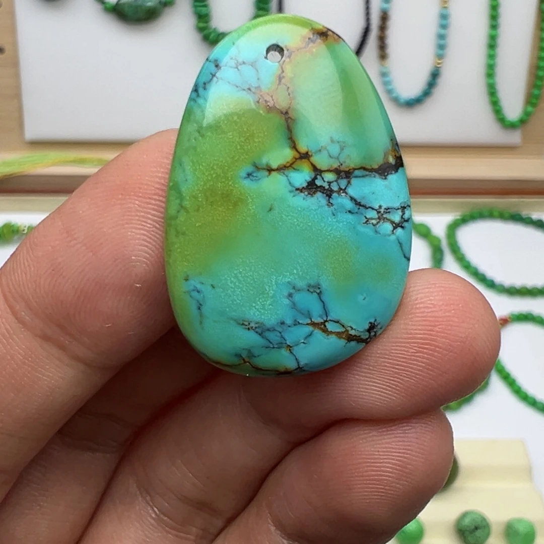 云盖高瓷蓝渐变色随型吊坠