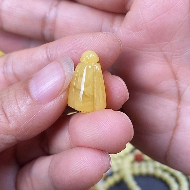 未镶嵌琥珀裸石吊坠