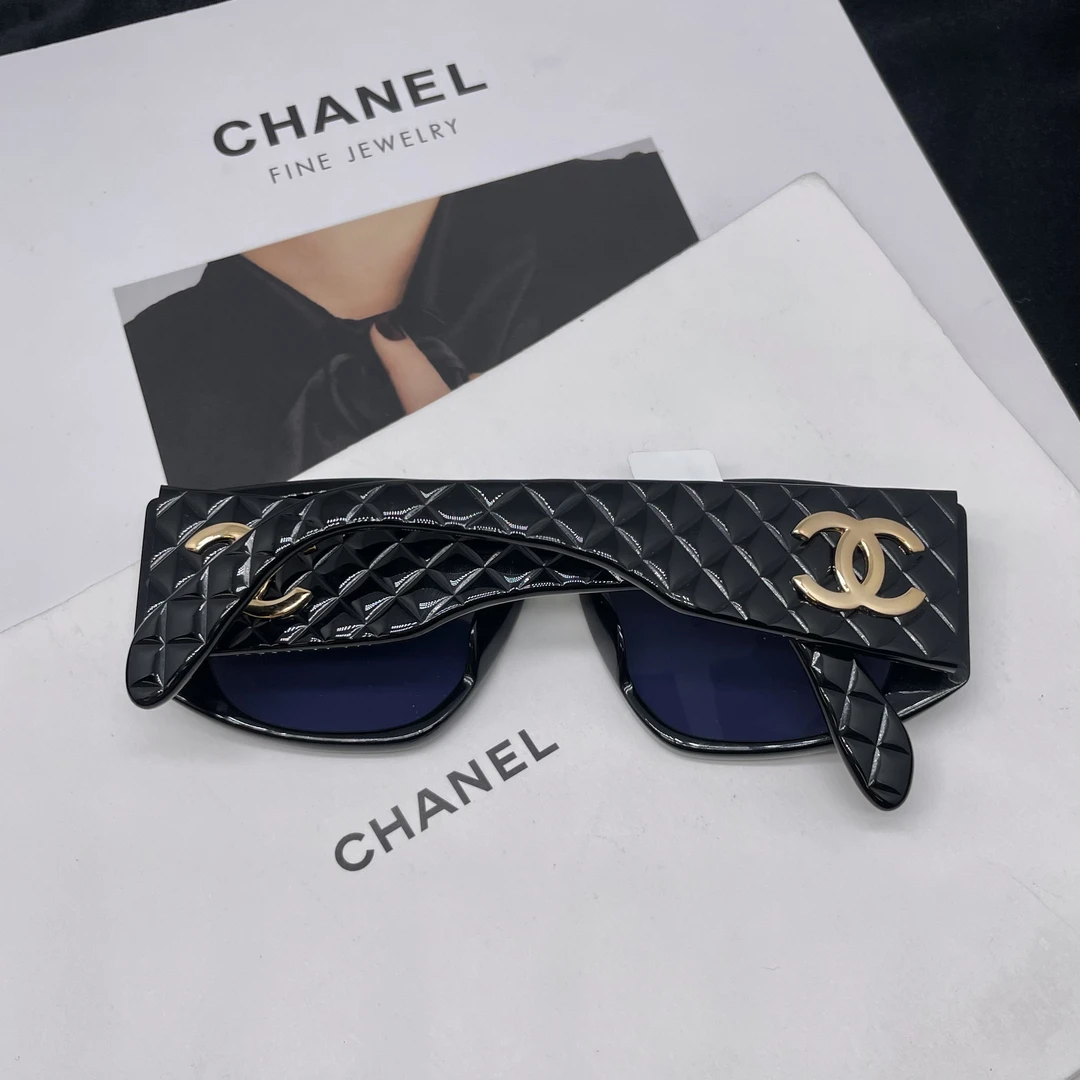 95新 Chanel/香奈儿 香奈儿金色双c墨镜/x06330
