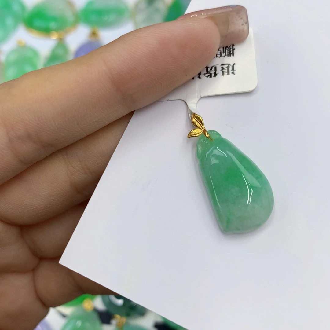 翡翠18K金镶嵌颈饰翡翠