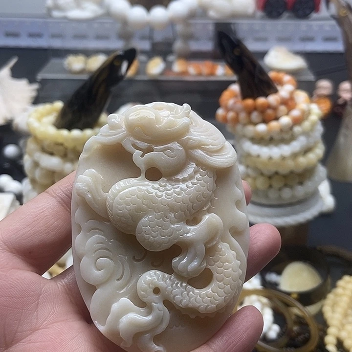 非金属贝壳沐贝轩工艺品淡紫龙手把件