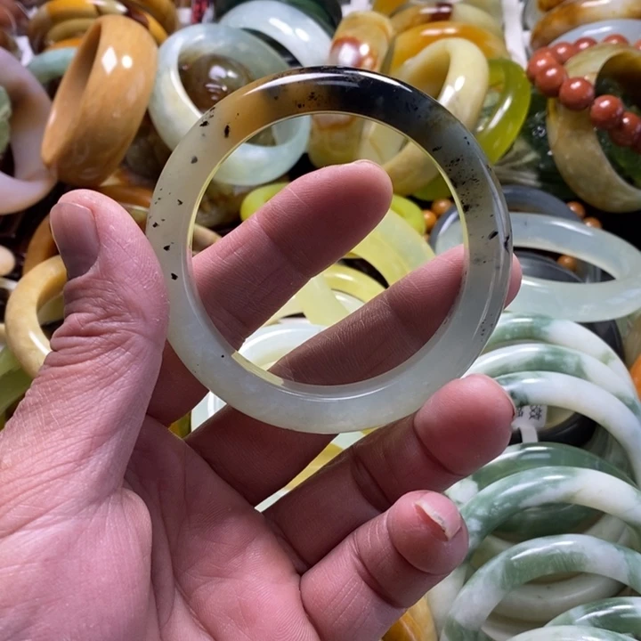 未镶嵌透闪石-蛇纹石玉手镯