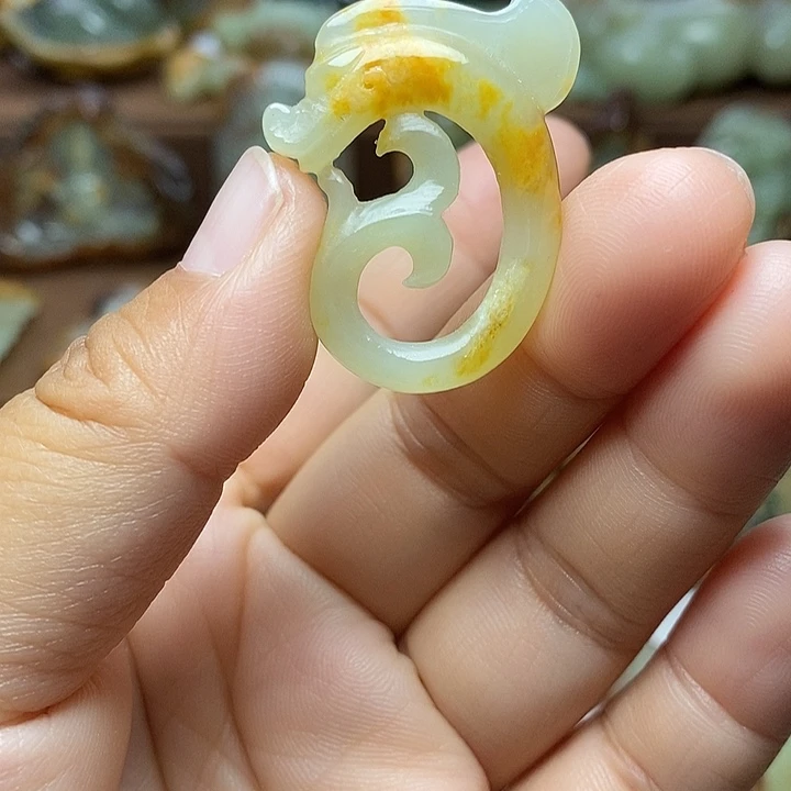 岫岩河磨玉（透闪石质玉）未镶嵌颈饰