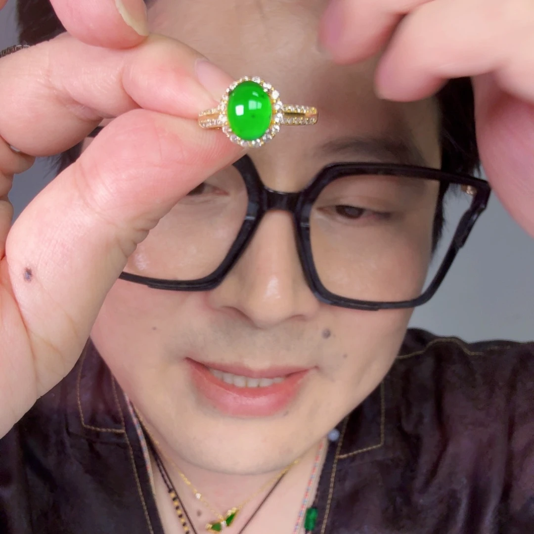颈饰未镶嵌翡翠一件