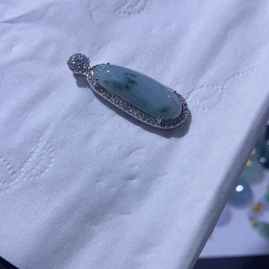 翡翠吊坠(不含链)未镶嵌