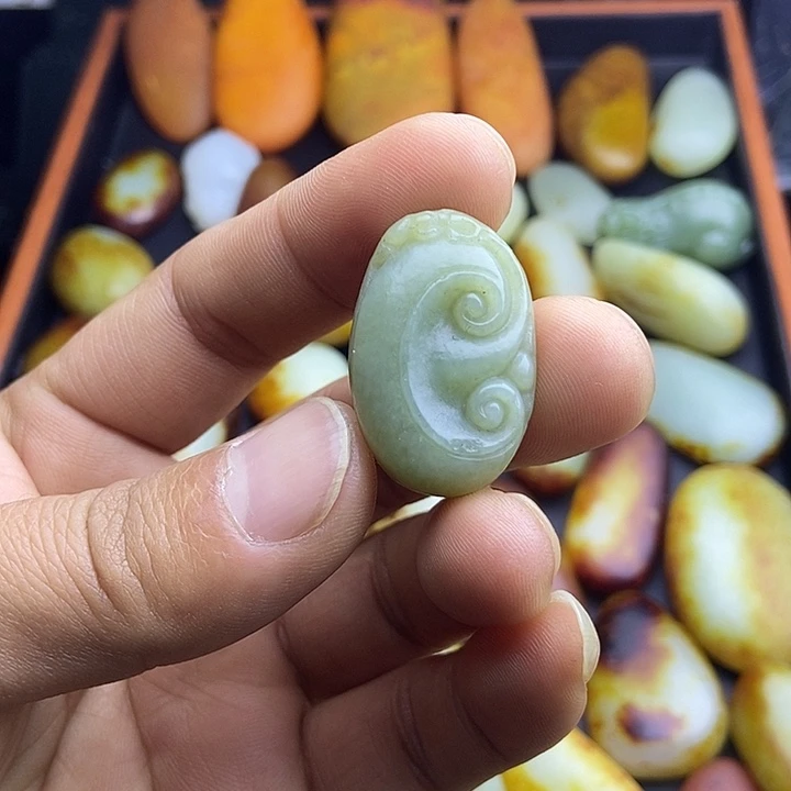 颈饰未镶嵌和田玉