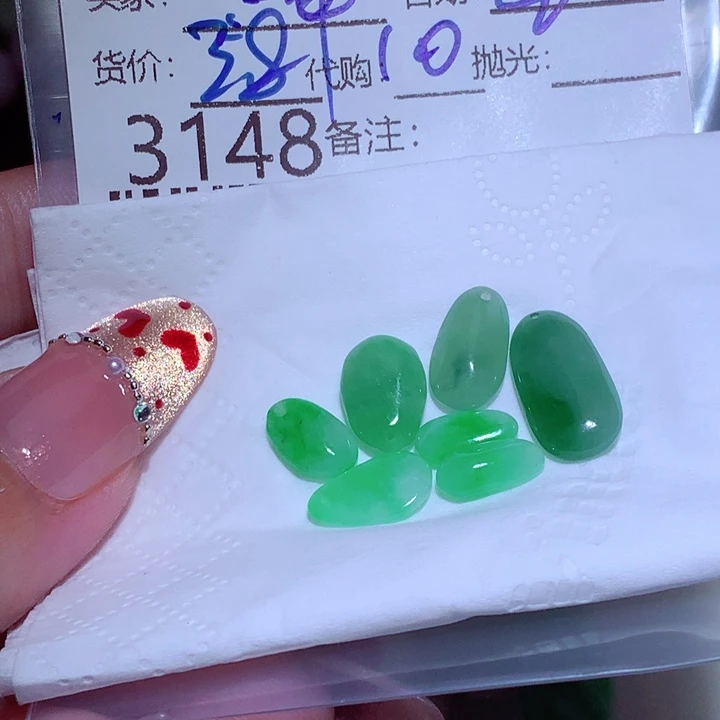 半***亮翡翠未镶嵌颈饰不