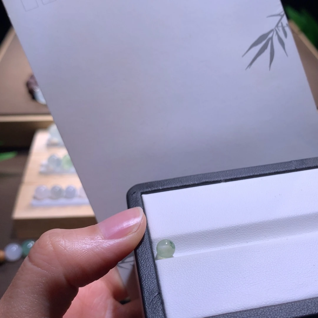 翡翠散珠黄飘绿花卡5.63