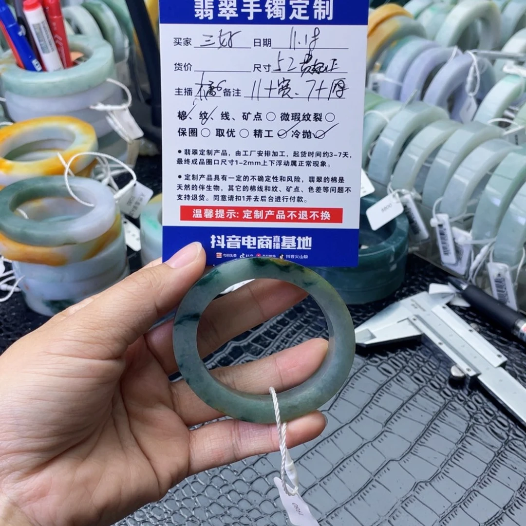 未镶嵌翡翠定制翡翠三**狗