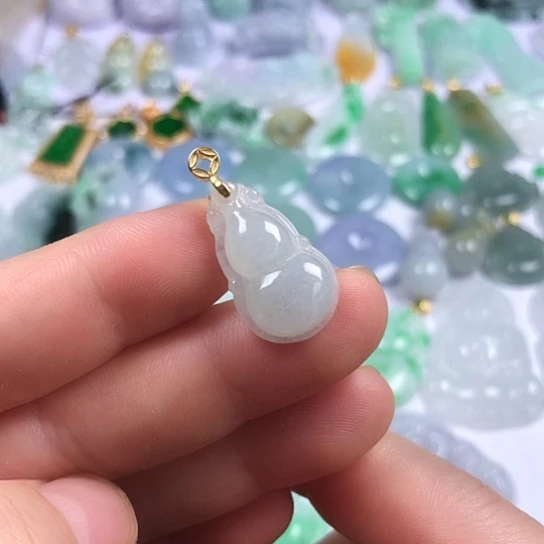 翡翠未镶嵌颈饰葫芦