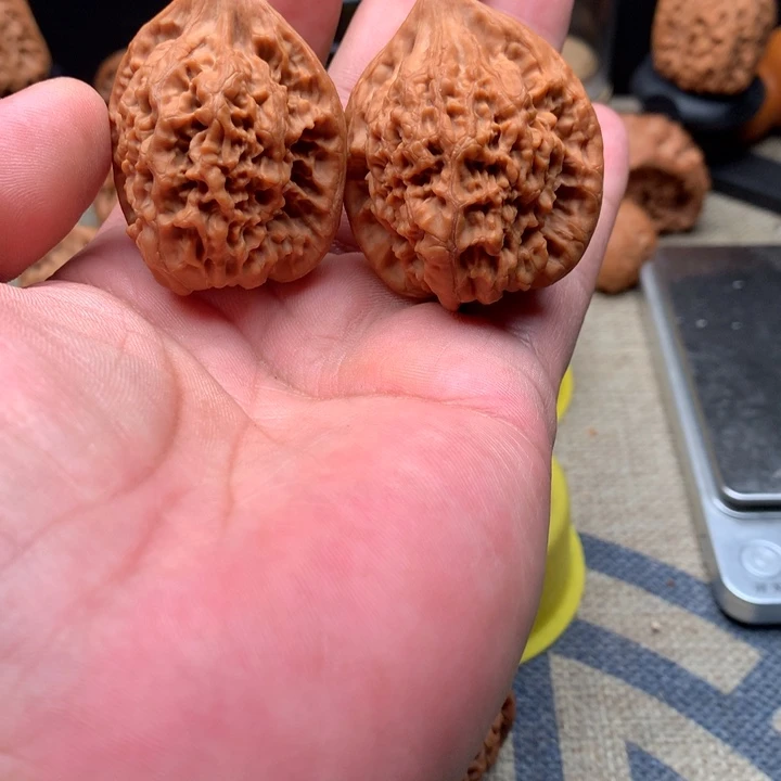 吊坠桃核官帽好看